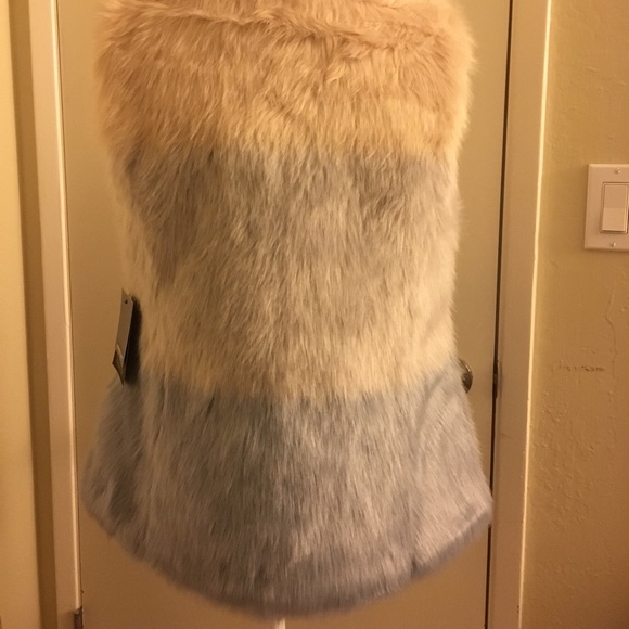 NWT Marc New York Andrew Marc Faux Fur Vest - Picture 3 of 4